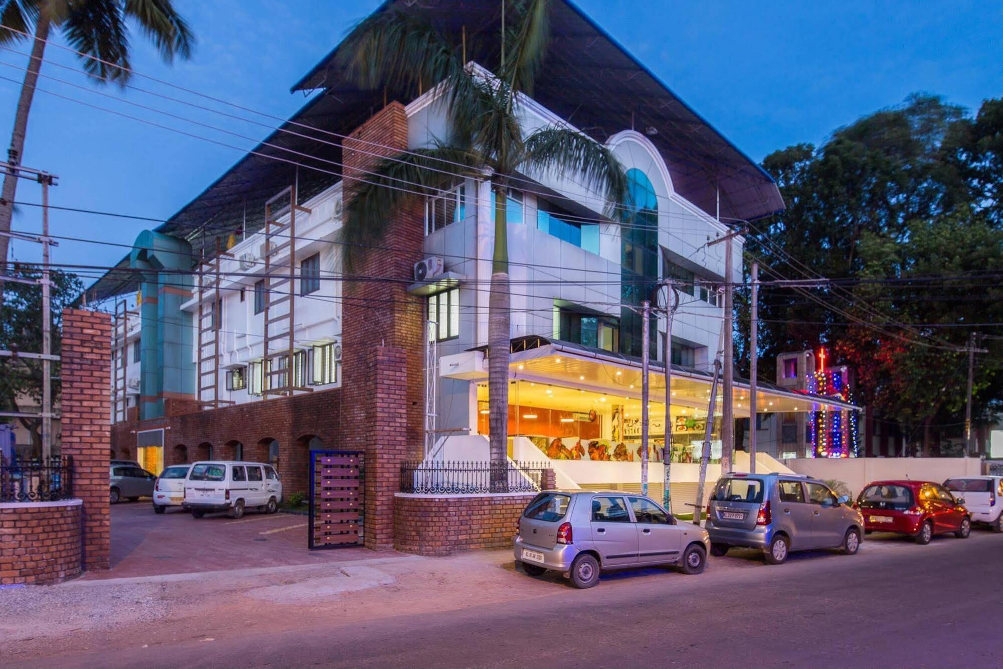 Treebo Trend Adrak Hotell Thiruvananthapuram Exteriör bild