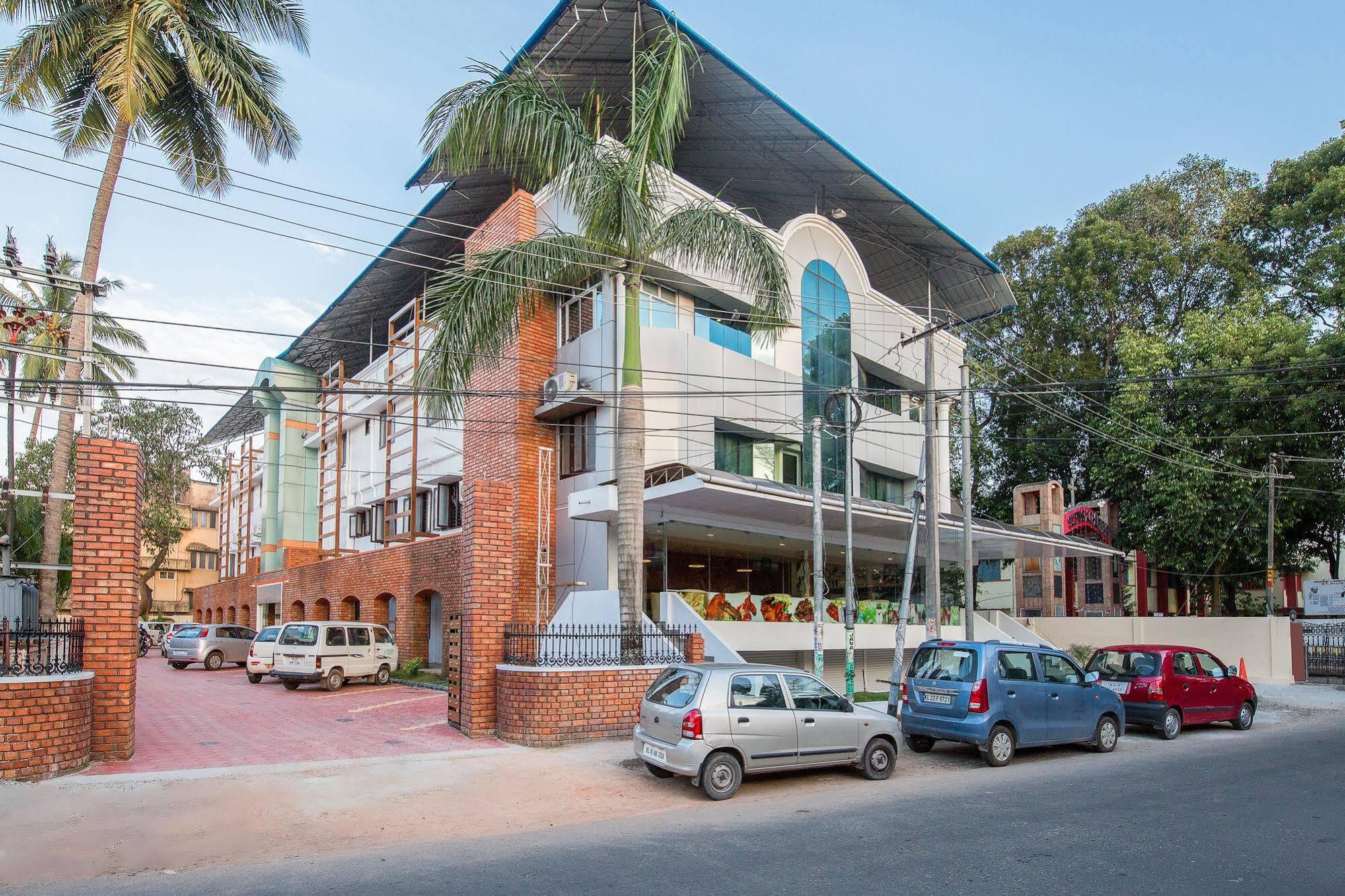 Treebo Trend Adrak Hotell Thiruvananthapuram Exteriör bild